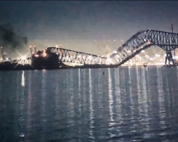 Tragédia nos EUA: Ponte de Baltimore é atingida por um Navio Cargueiro; veja video