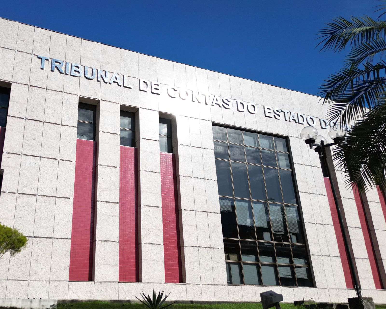 Conselheiro do TCE-AM suspende cinco editais de concurso público da Prefeitura de Manacapuru por irregularidades