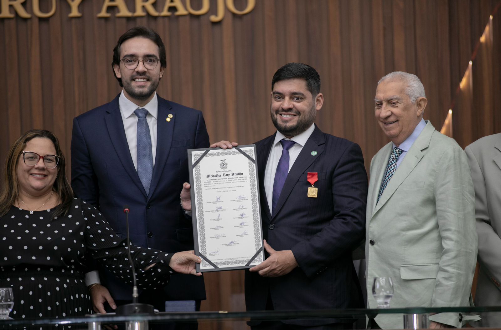 Reitor da UEA recebe Medalha Ruy Araújo